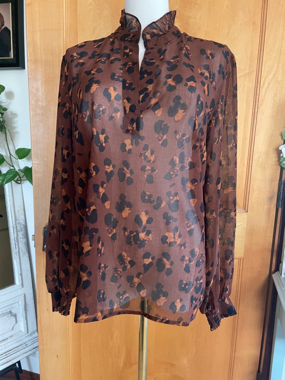 Cabi Gorgeous Semi Sheer Brown Animal Print Ruffle Neck Blouse Small - Picture 4 of 15